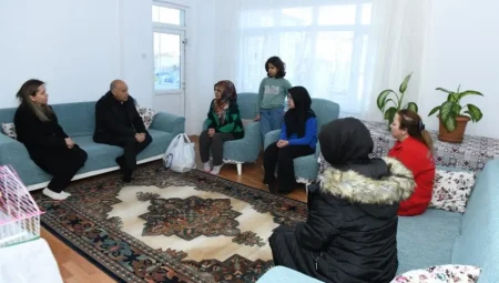 Kahramankazan Belediyesi Depremzede Aileleri Ziyaret Etti